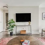 Cozysuites 800 Tower 1Br With Gym! 05